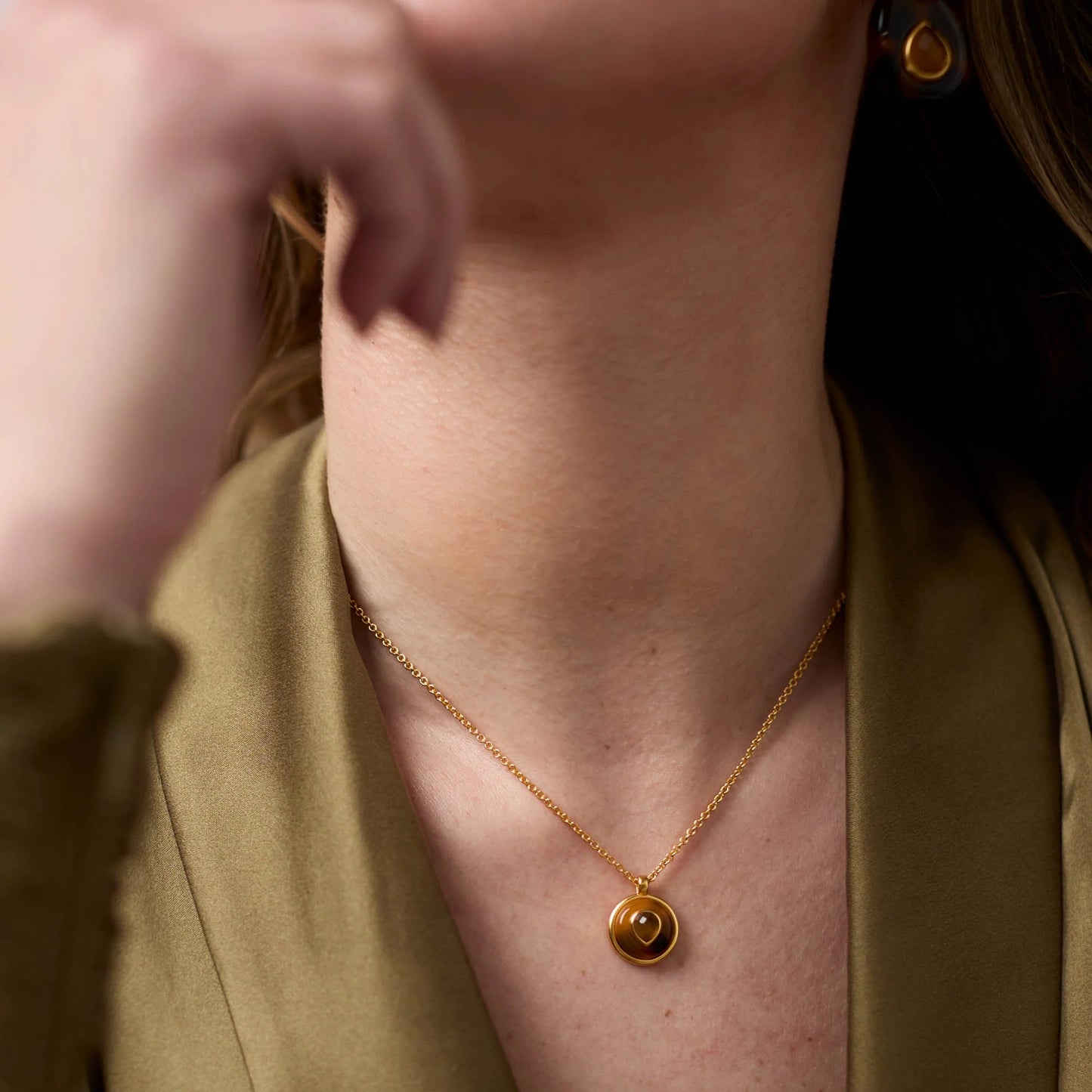 Julie Vos Carnaby Delicate Necklace Gold & Acrylic Tortoiseshell
