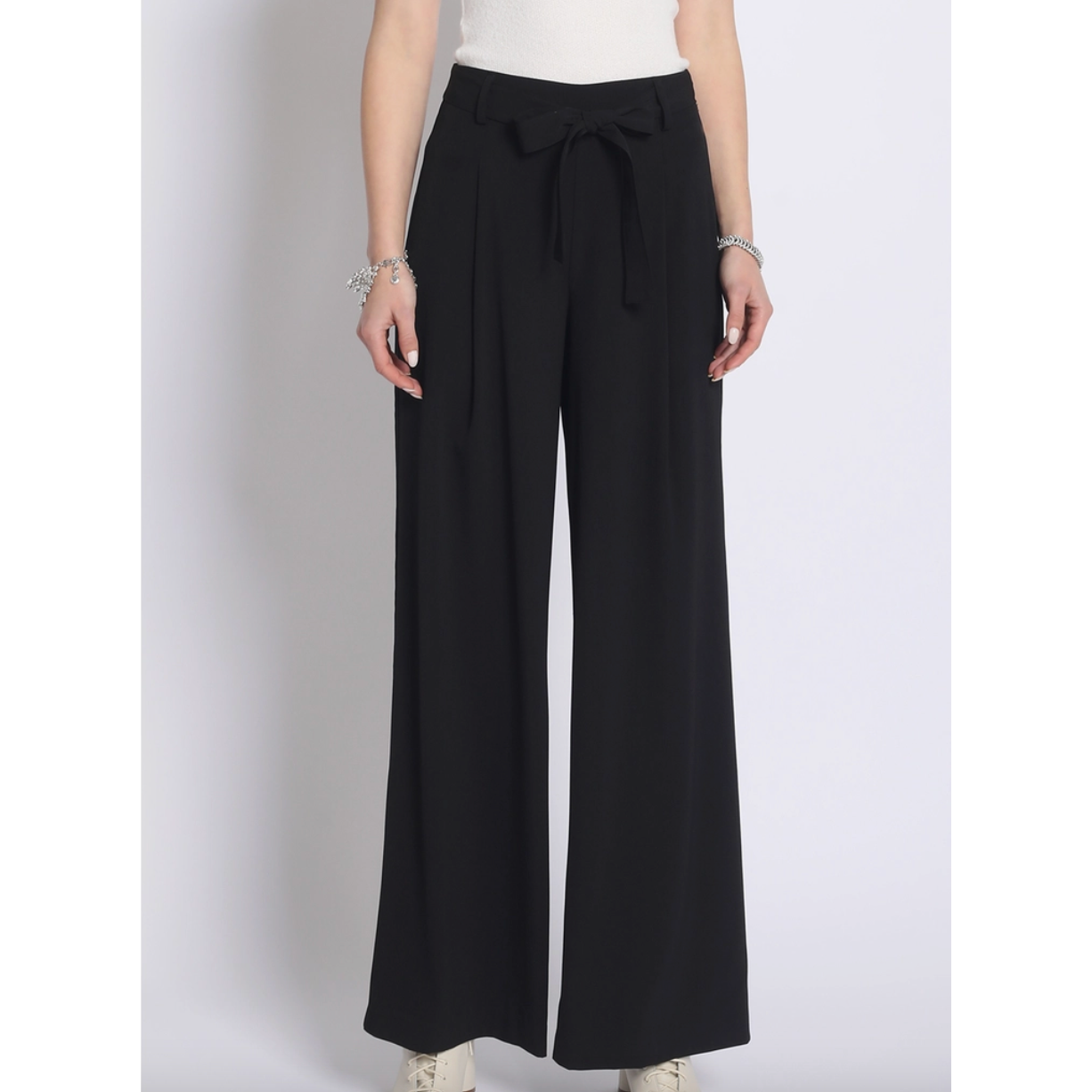 Lilla Cavallo | Pleated Black Wide Leg Bow Pants | Large Lilla Cavallo | Pleated Black Wide Leg Bow Pants | Large
