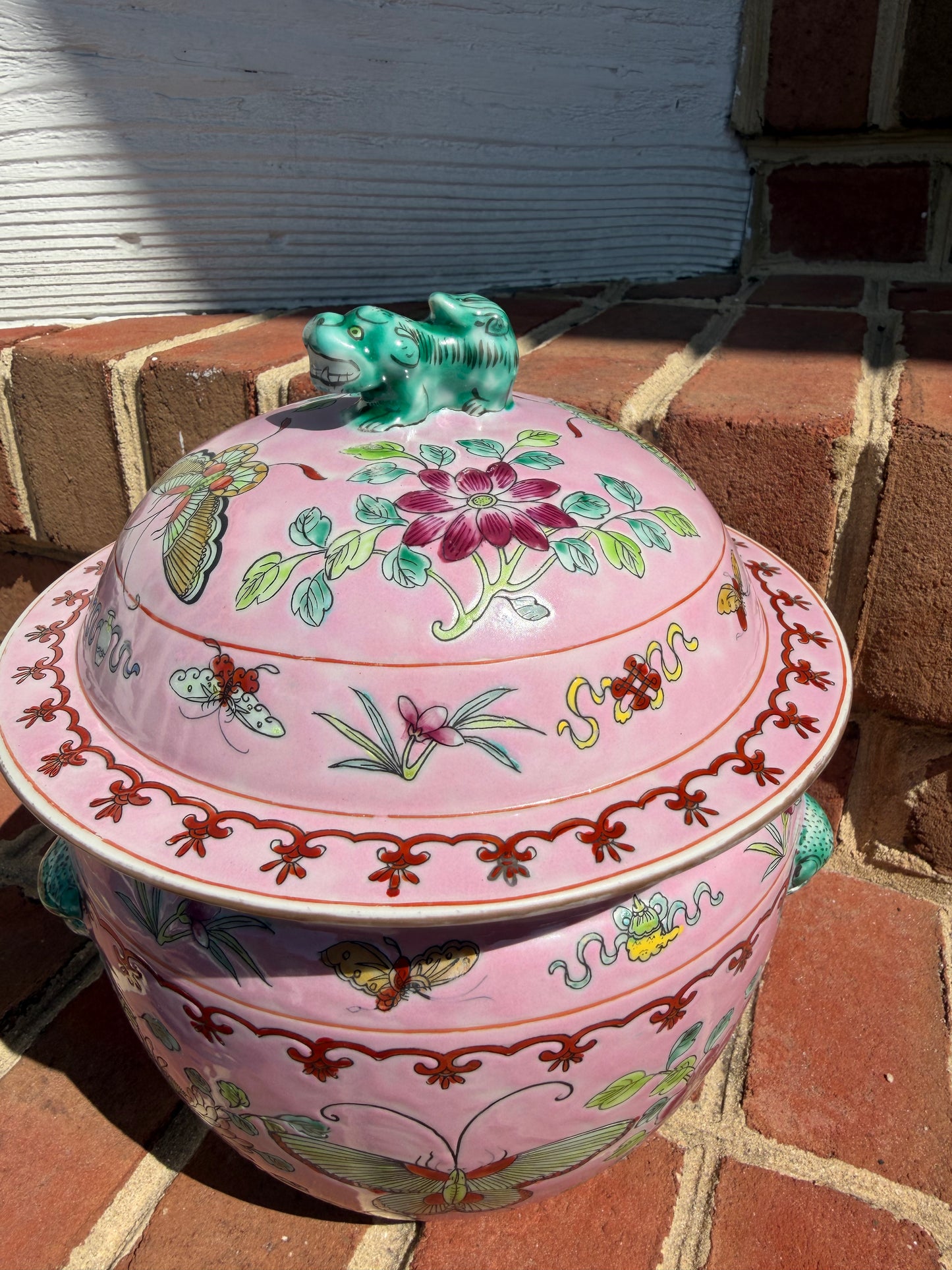 Pink, Butterflies, Foo Dog Lid
