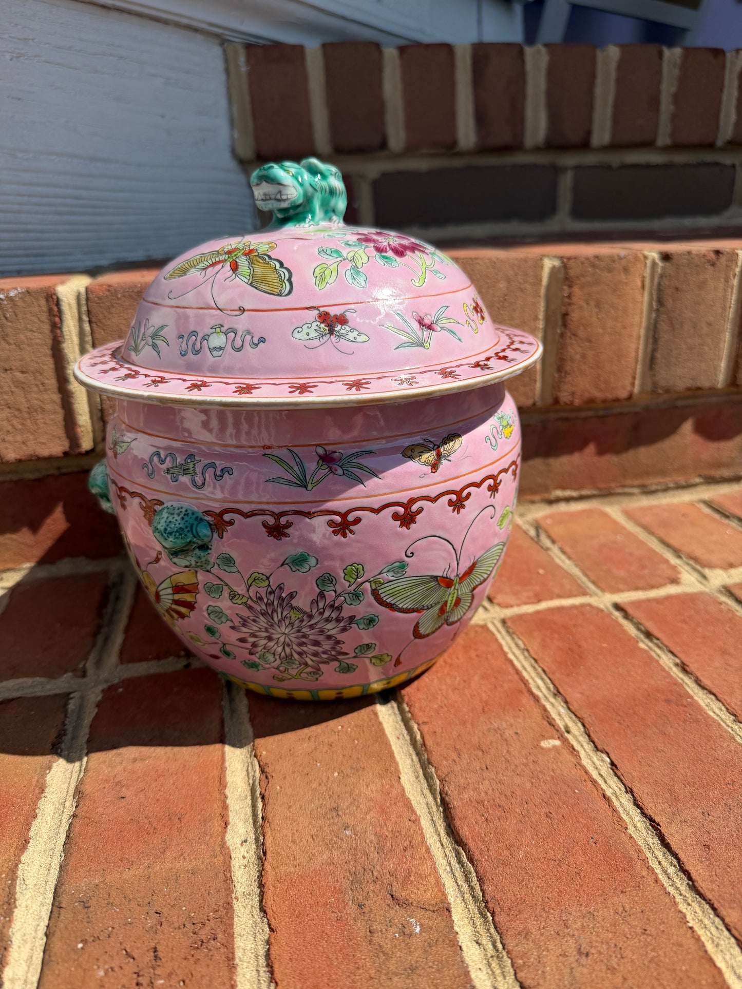 Pink, Butterflies, Foo Dog Lid