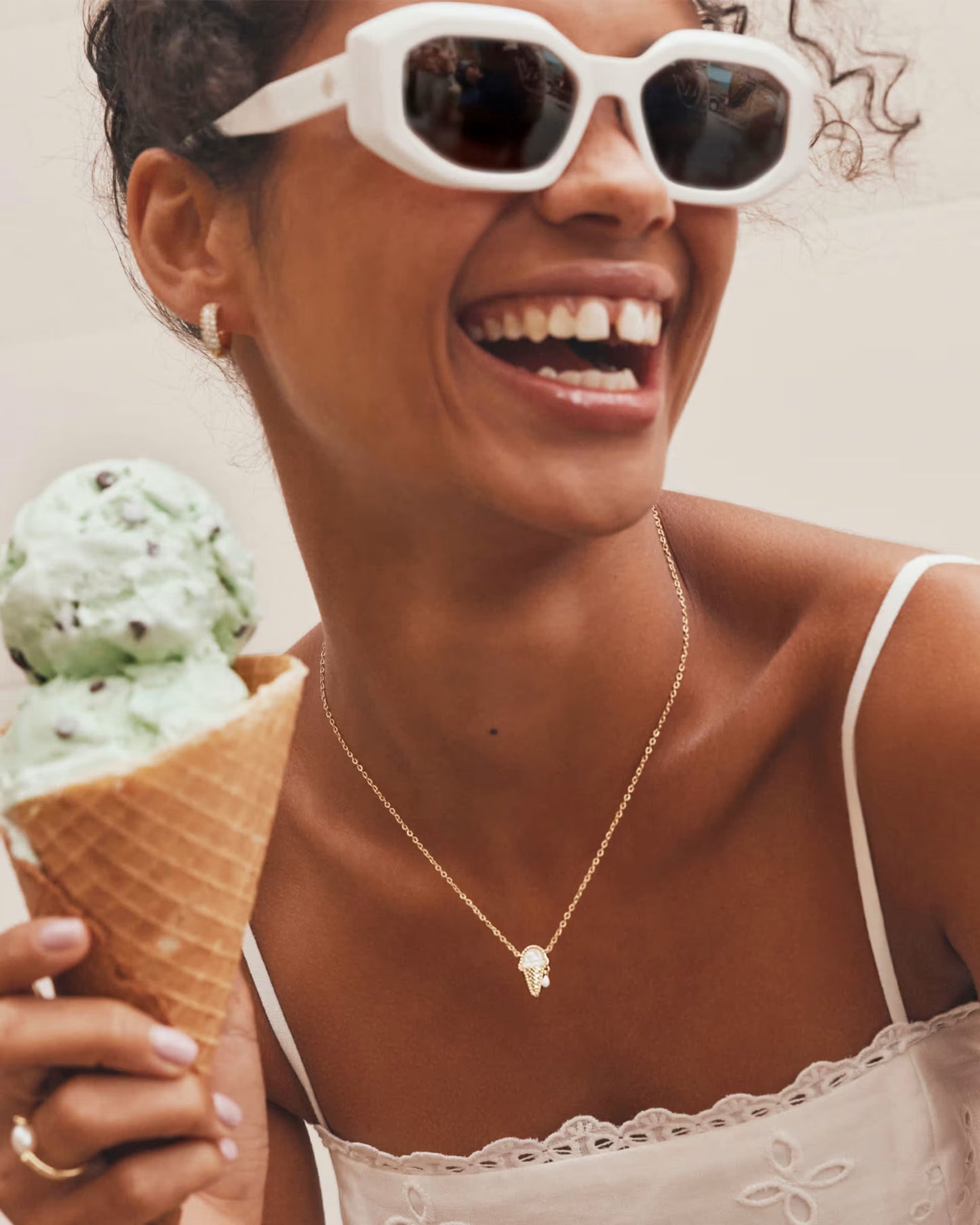 Kendra Scott Ice Cream Gold Short Pendant Necklace Ivory Mother-of-Pearl