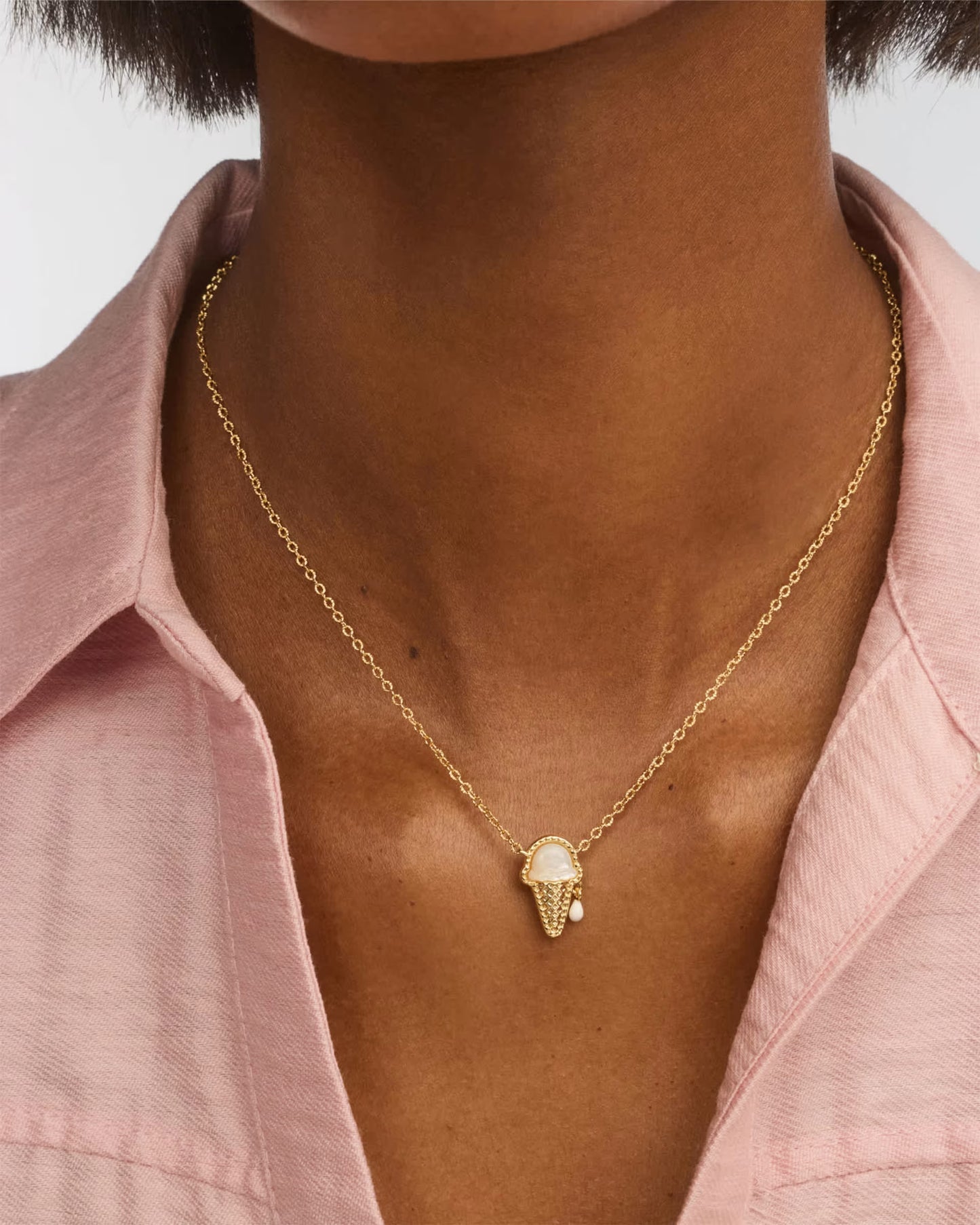 Kendra Scott Ice Cream Gold Short Pendant Necklace Ivory Mother-of-Pearl