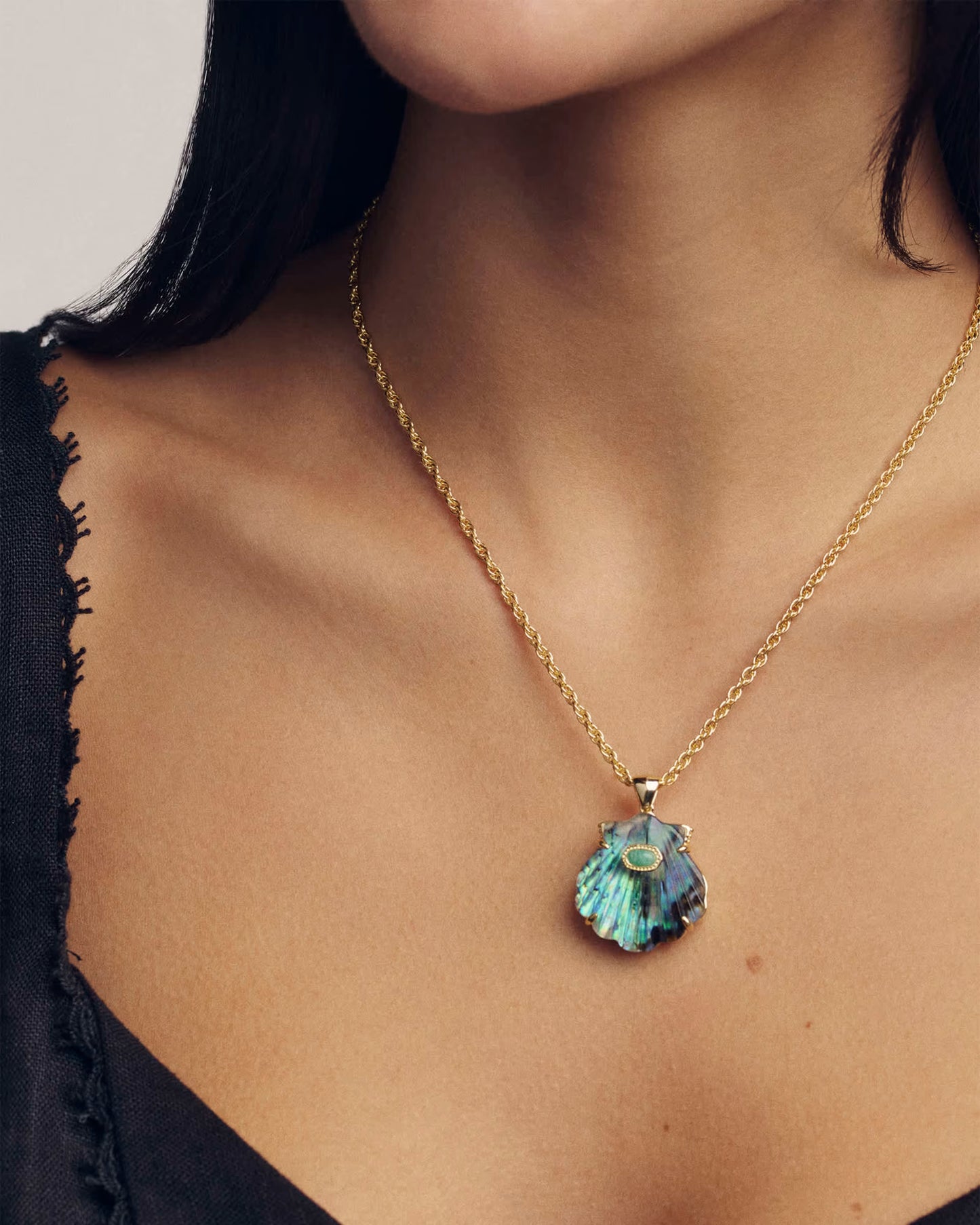 Kendra Scott Lucia Shell Short Pendant Necklace Abalone Shell
