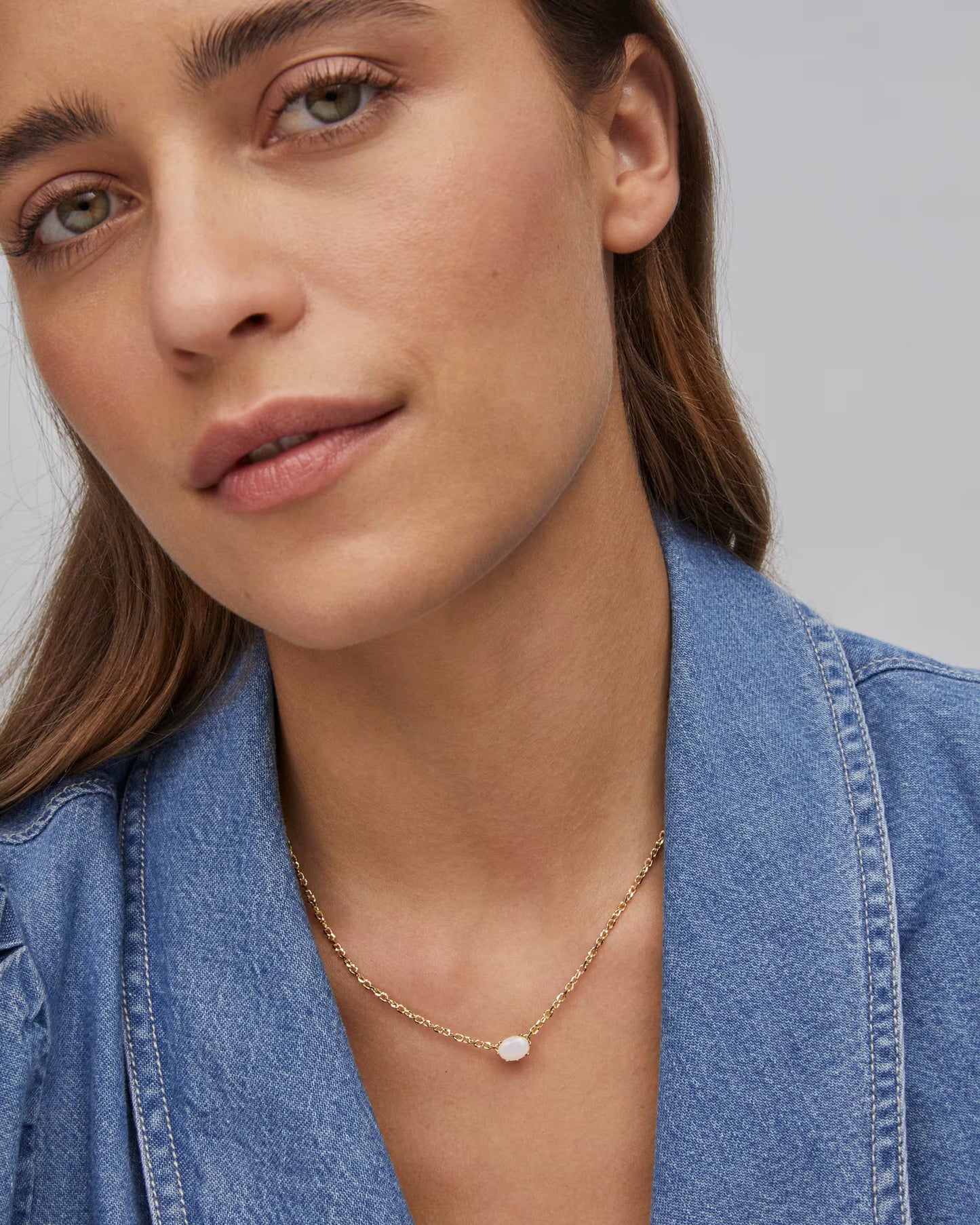 Kendra Scott Cailin Gold Pendant Necklace in White Iridescent Crystal