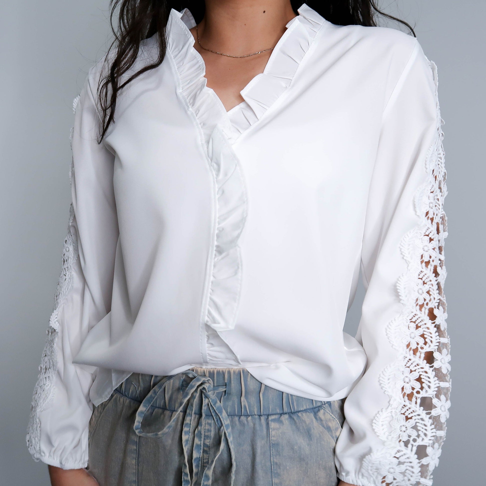 White Lace Sleeves and Ruffled Collar Blouse – Lilla Cavallo
